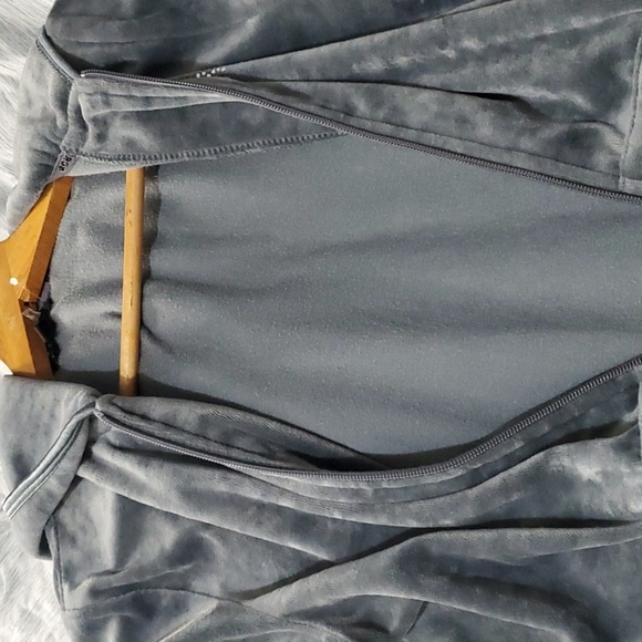 BCBG Maxazria jacket women's size medium grey zippered hooded hoodie vel… - Picture 11 of 13